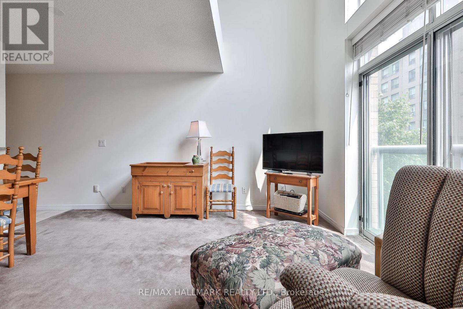 528 - 109 Front Street E Property Photo 11
