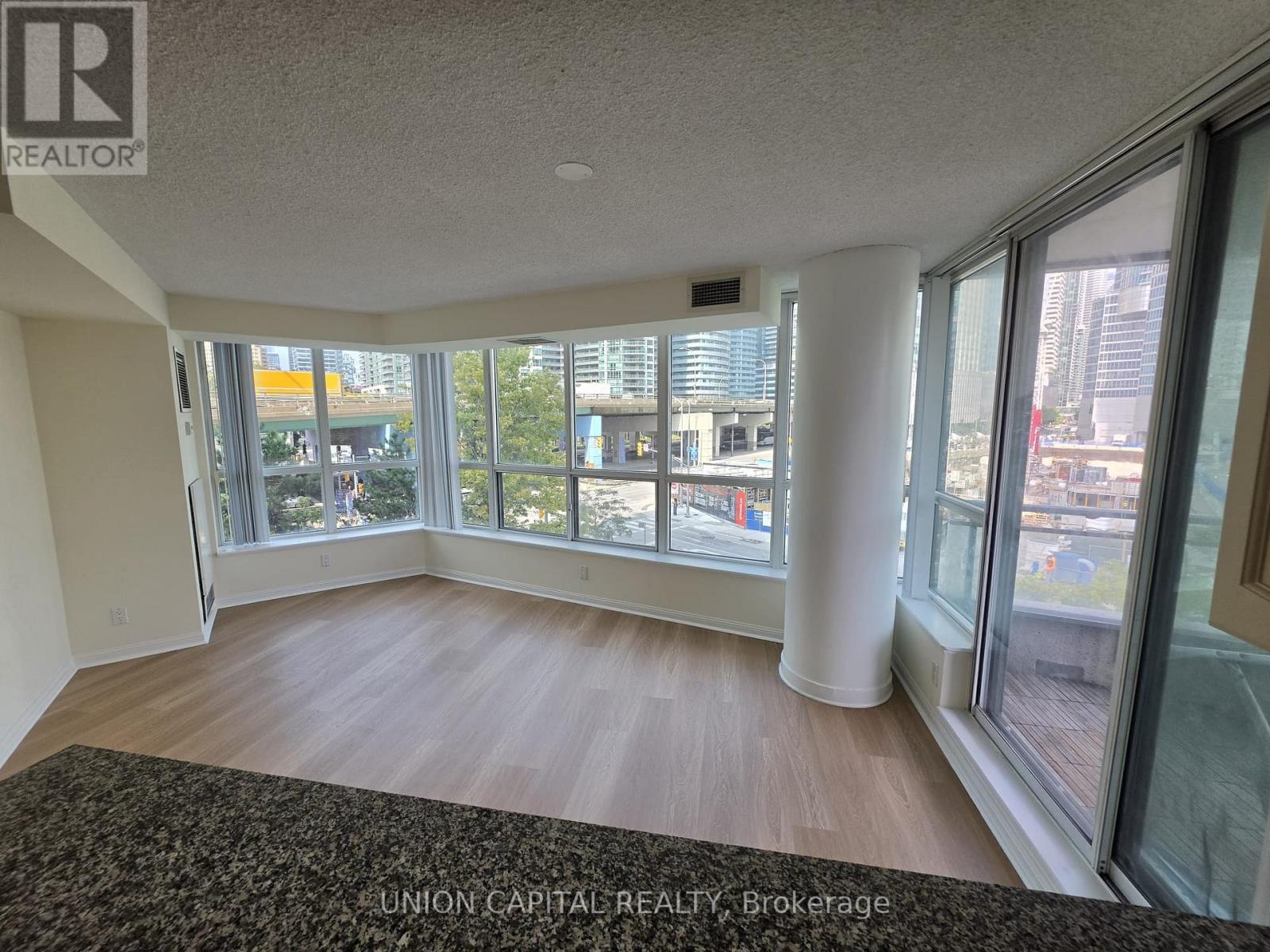 302 - 228 Queens Quay W Property Photo 2