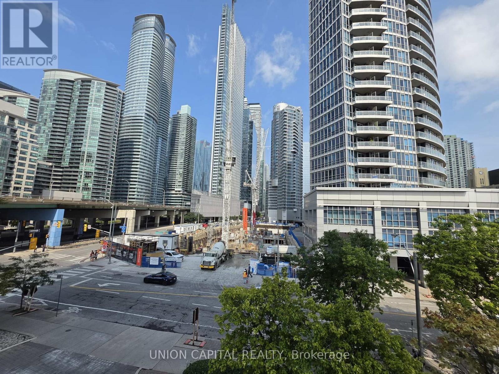 302 - 228 Queens Quay W Property Photo 4