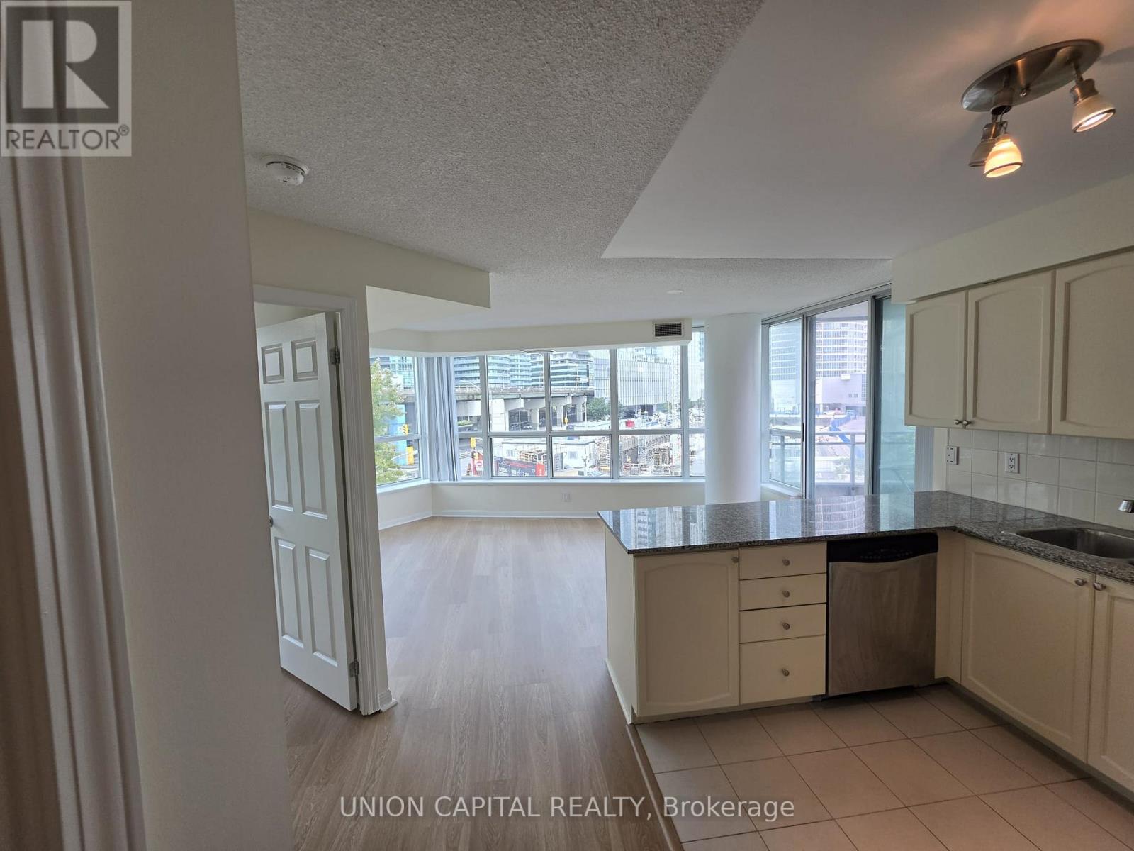 302 - 228 Queens Quay W Property Photo 5