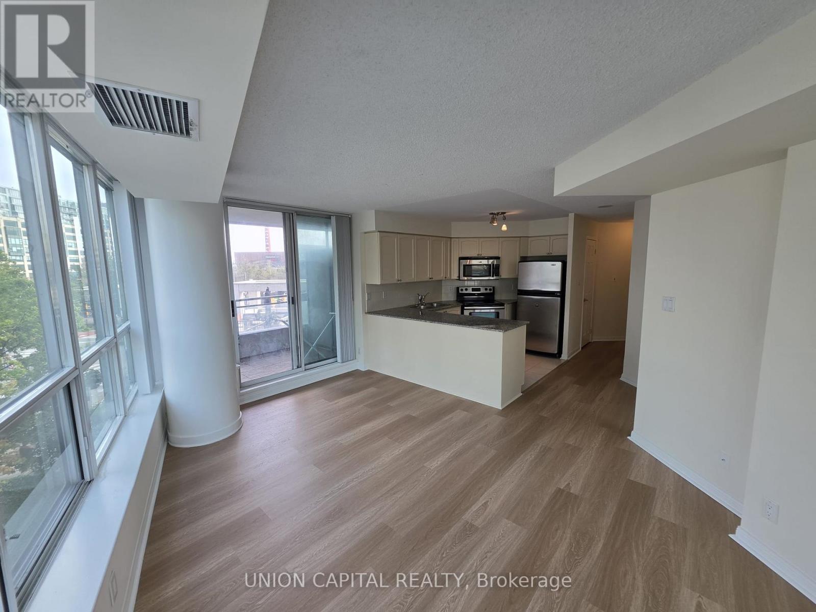 302 - 228 Queens Quay W Property Photo 6