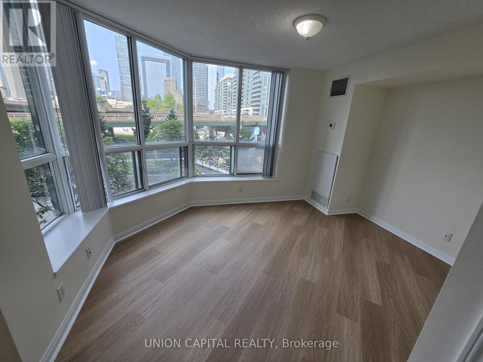 302 - 228 Queens Quay W Property Photo 11