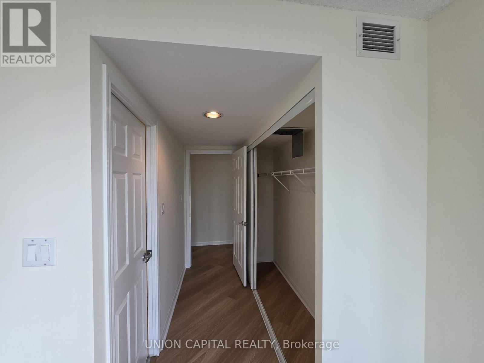 302 - 228 Queens Quay W Property Photo 15