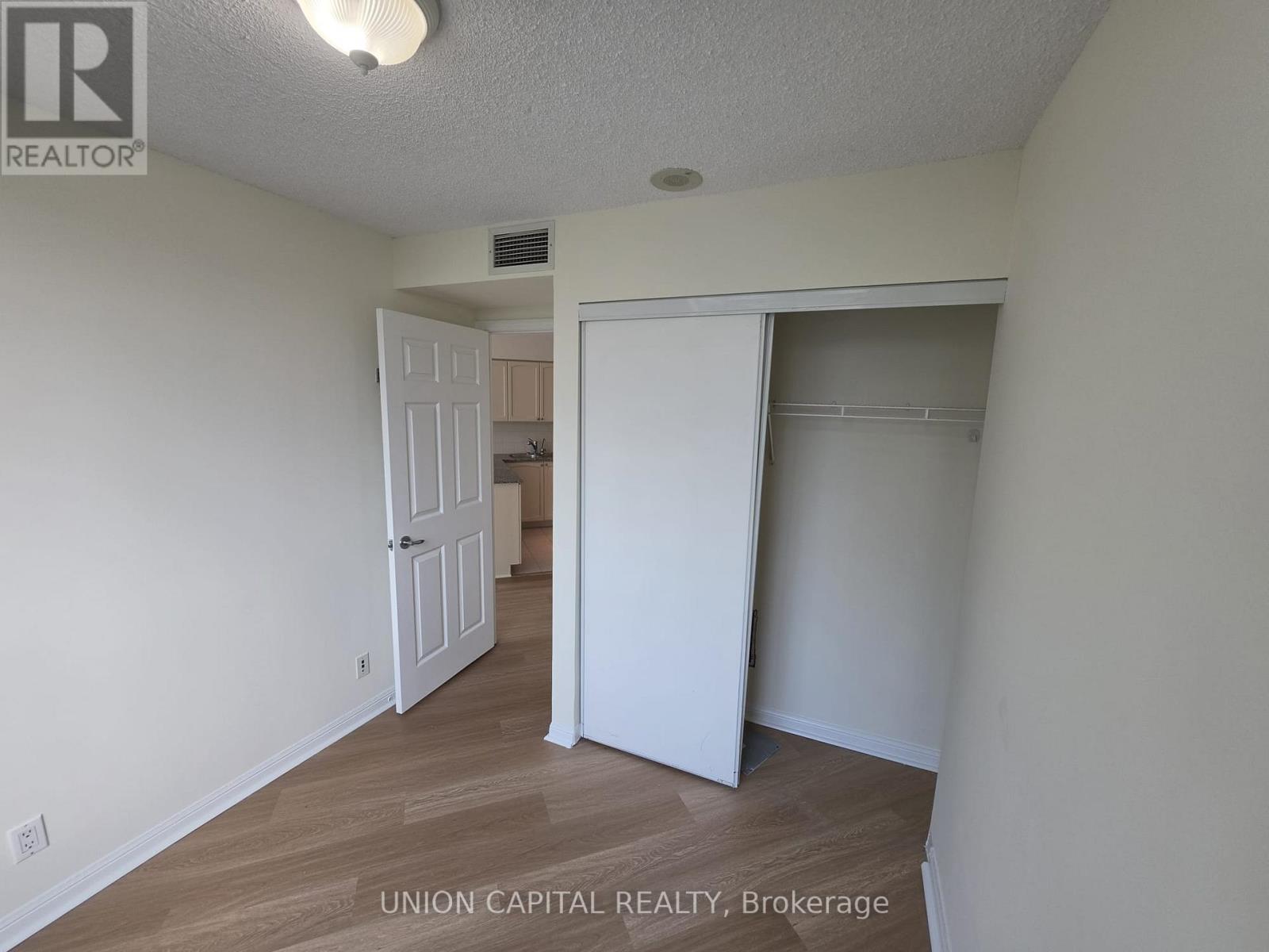 302 - 228 Queens Quay W Property Photo 16