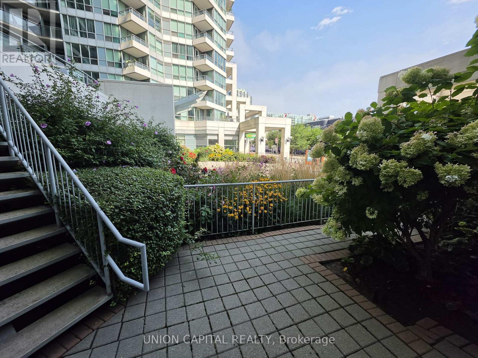 302 - 228 Queens Quay W Property Photo 24