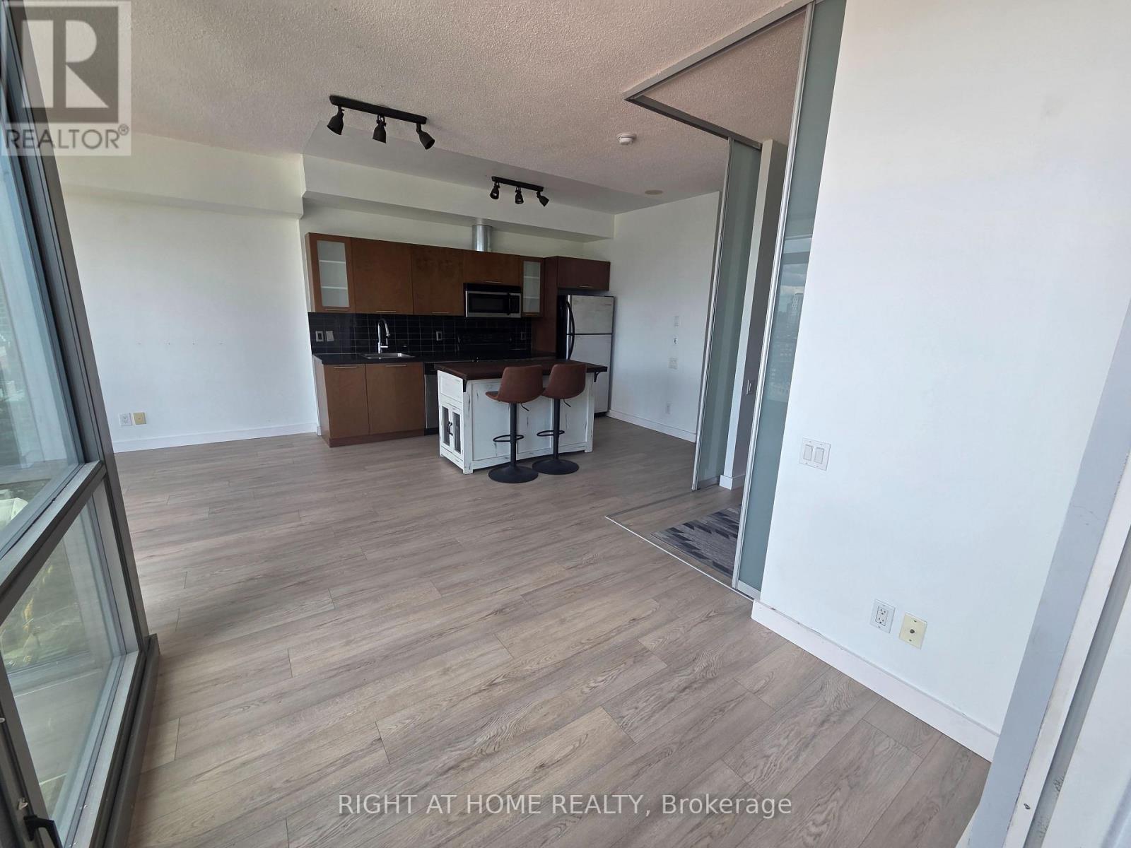 1709 - 33 Mill Street Property Photo 12
