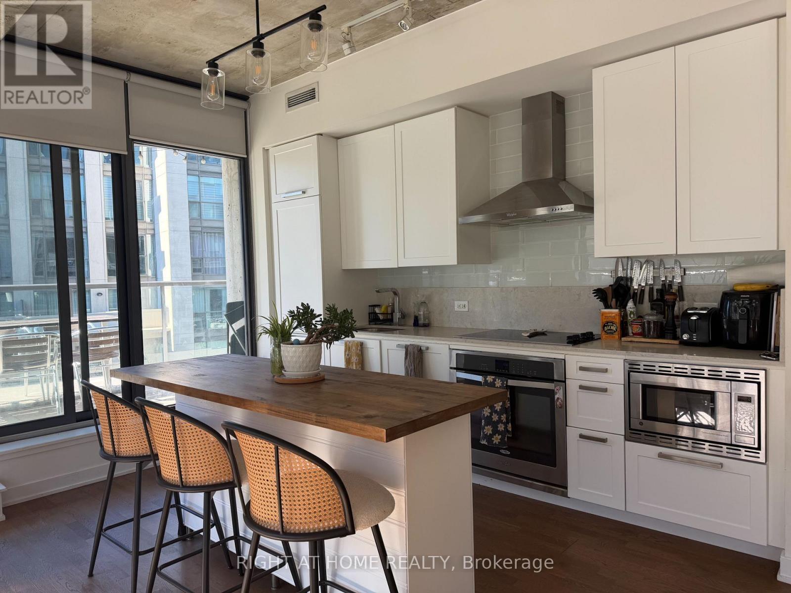 509 - 15 Beverley Street Property Photo 2