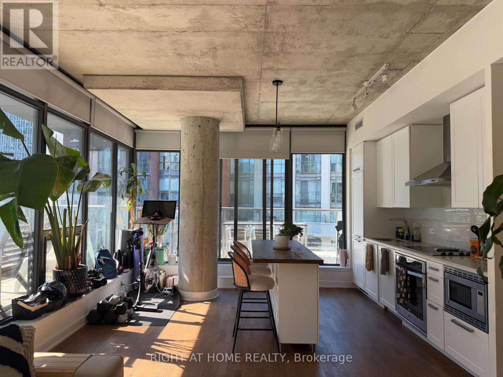 509 - 15 Beverley Street Property Photo 3