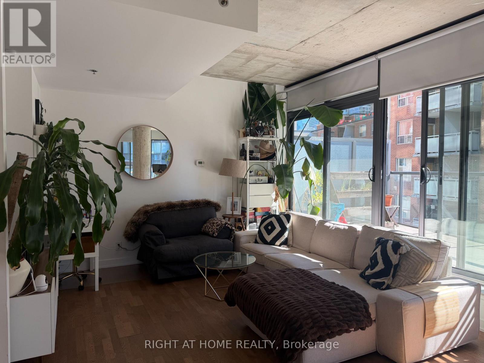 509 - 15 Beverley Street Property Photo 4