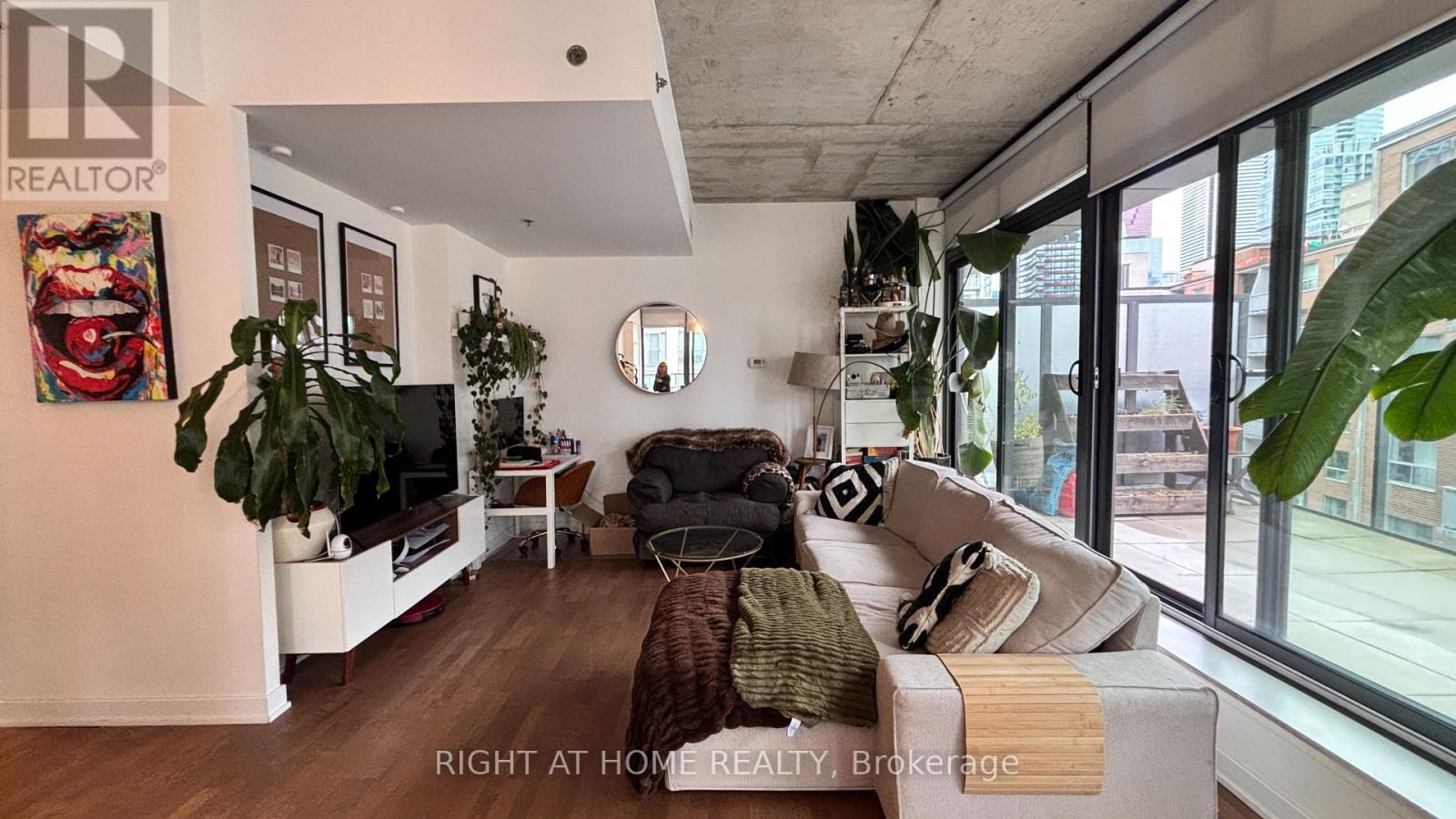 509 - 15 Beverley Street Property Photo 7