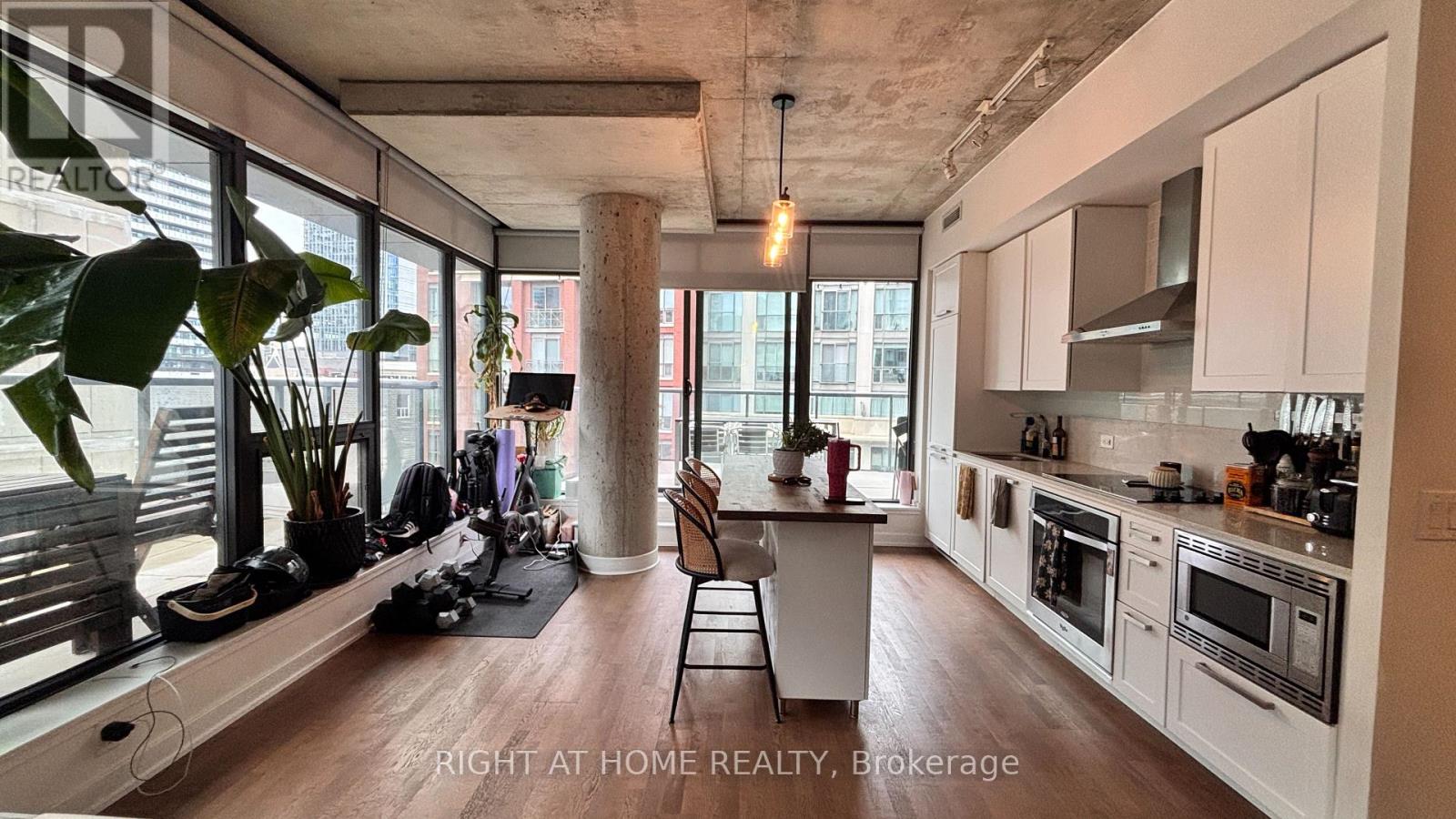 509 - 15 Beverley Street Property Photo 8