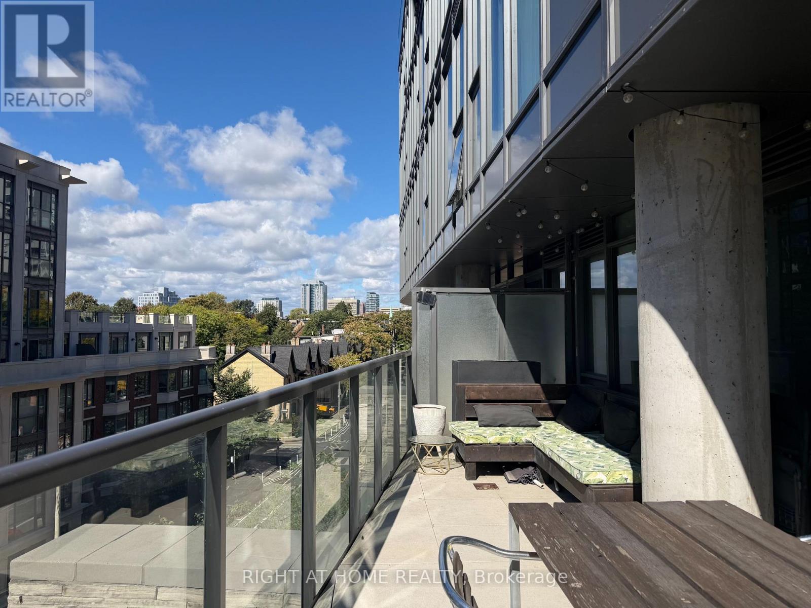 509 - 15 Beverley Street Property Photo 9
