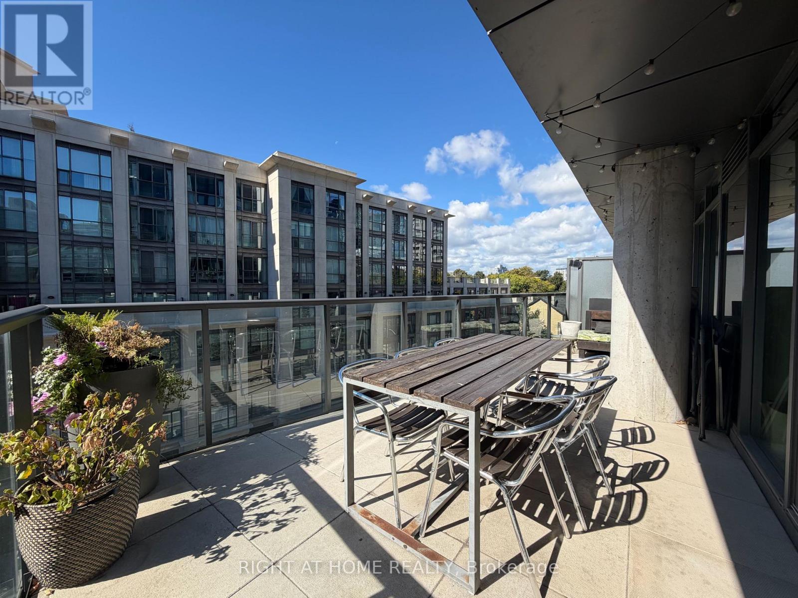 509 - 15 Beverley Street Property Photo 11