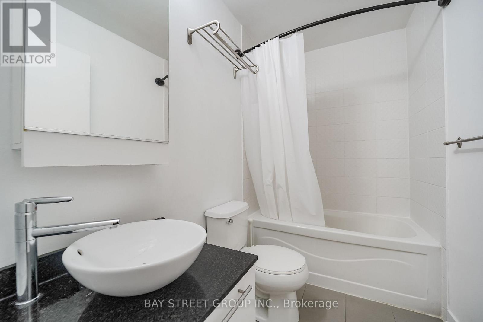 2005 - 500 Sherbourne Street Property Photo 4