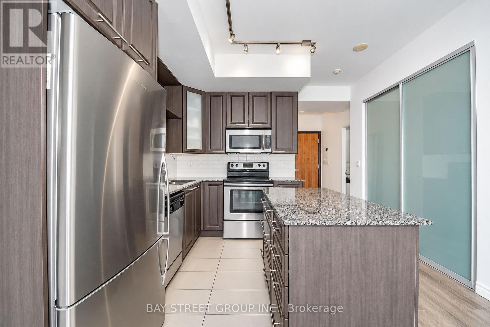 2005 - 500 Sherbourne Street Property Photo 11