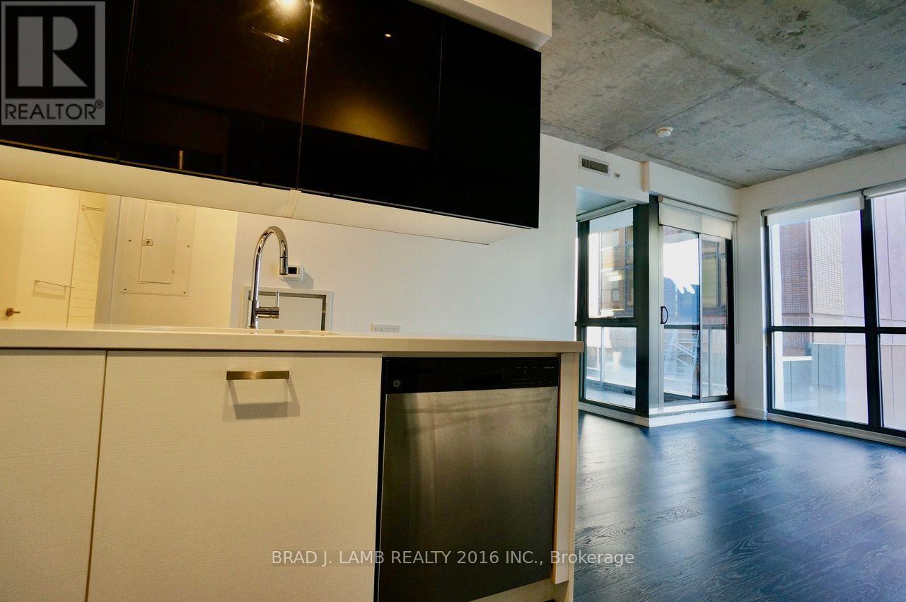 301 - 39 Brant Street Property Photo 6