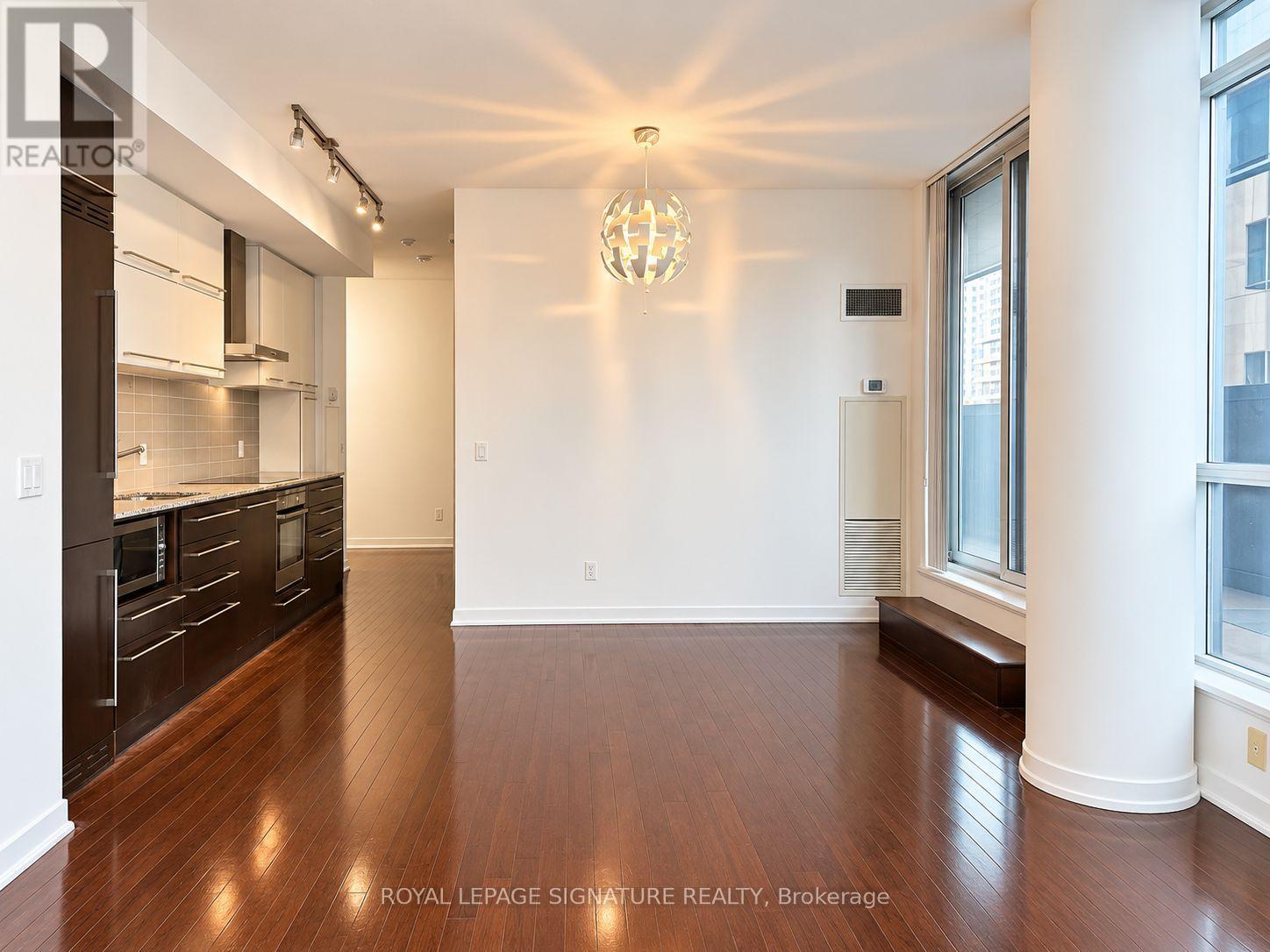410 - 770 Bay Street Property Photo 11