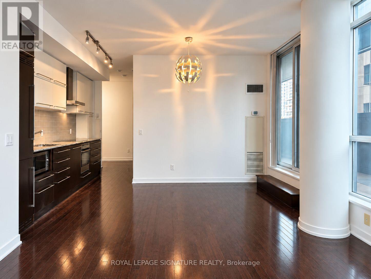 410 - 770 Bay Street Property Photo 13