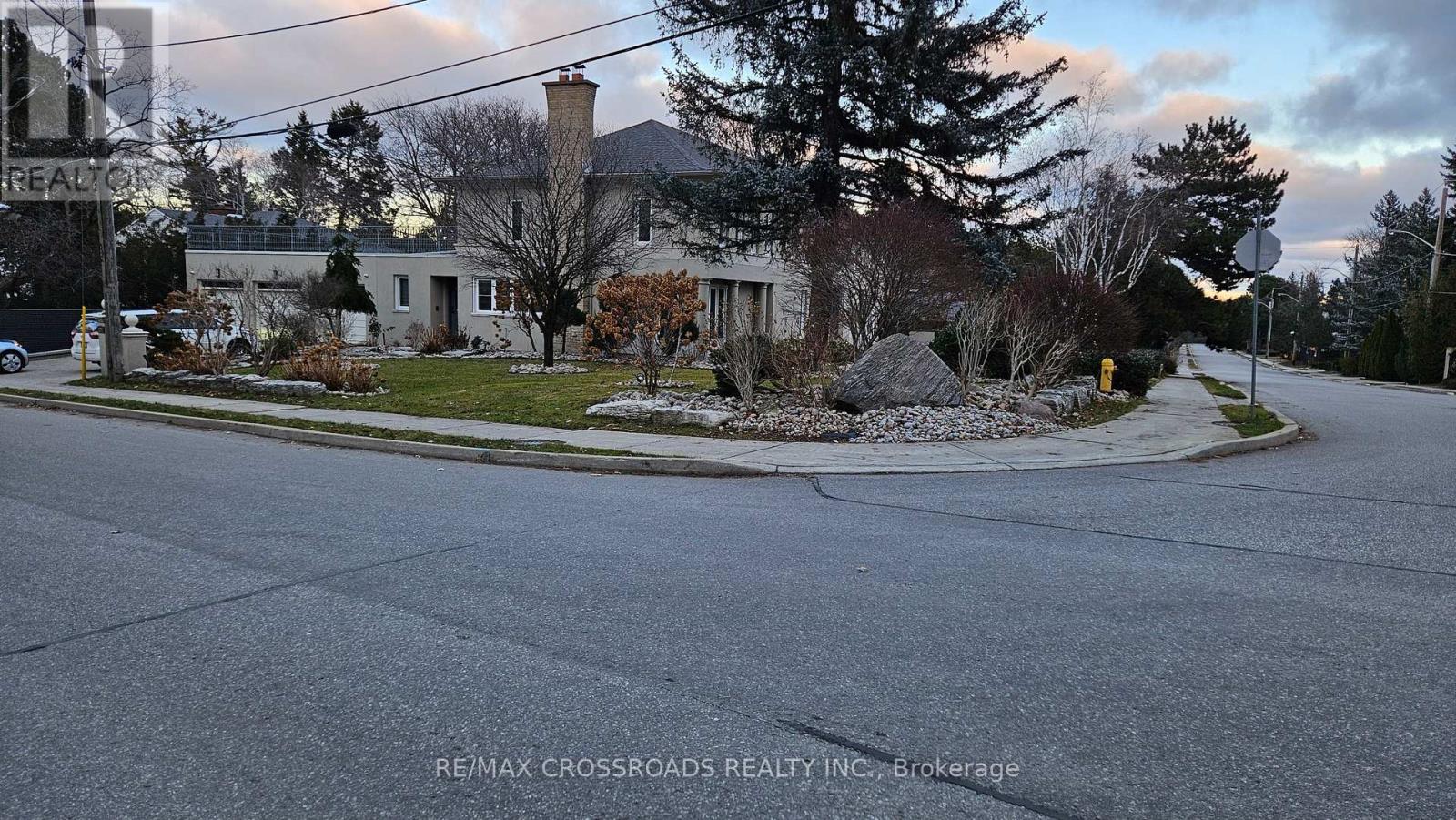 200 The Bridle Path Property Photo 2