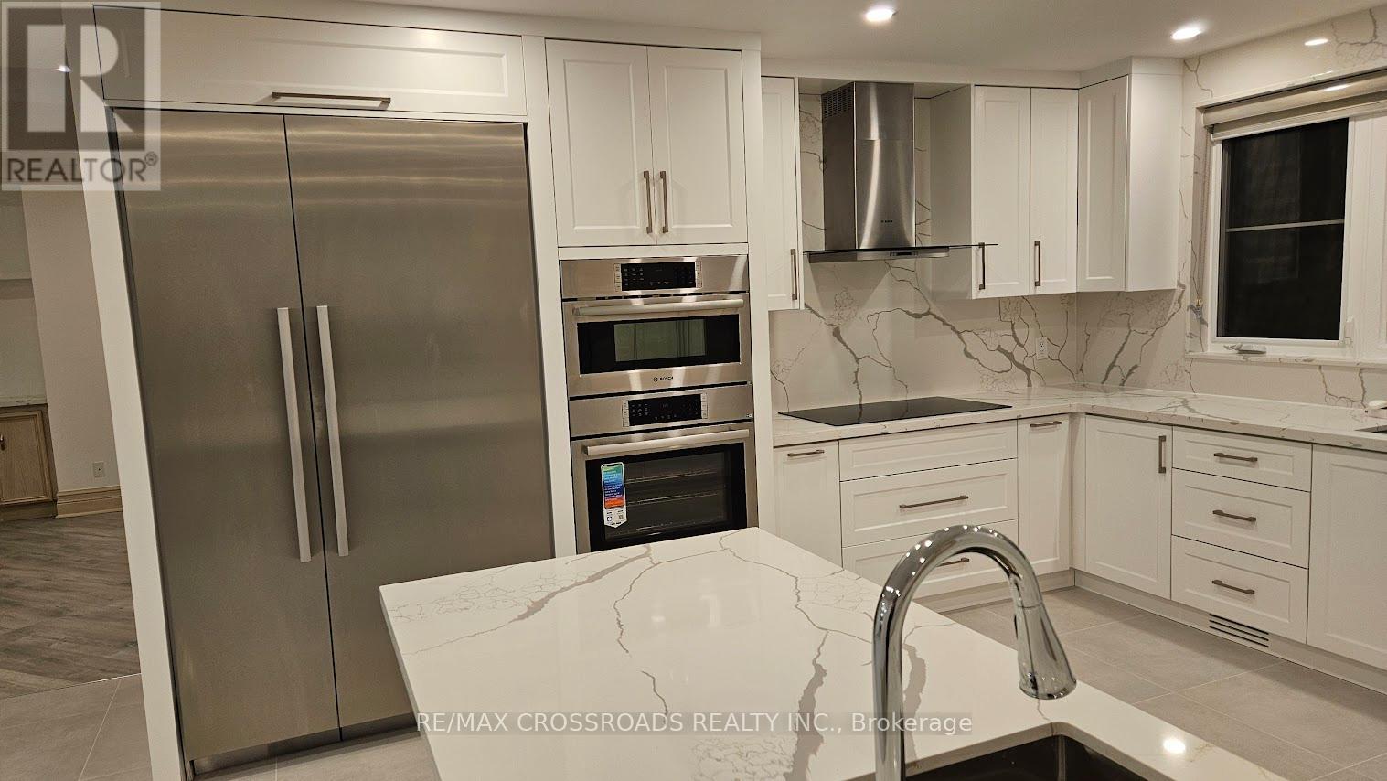 200 The Bridle Path Property Photo 14