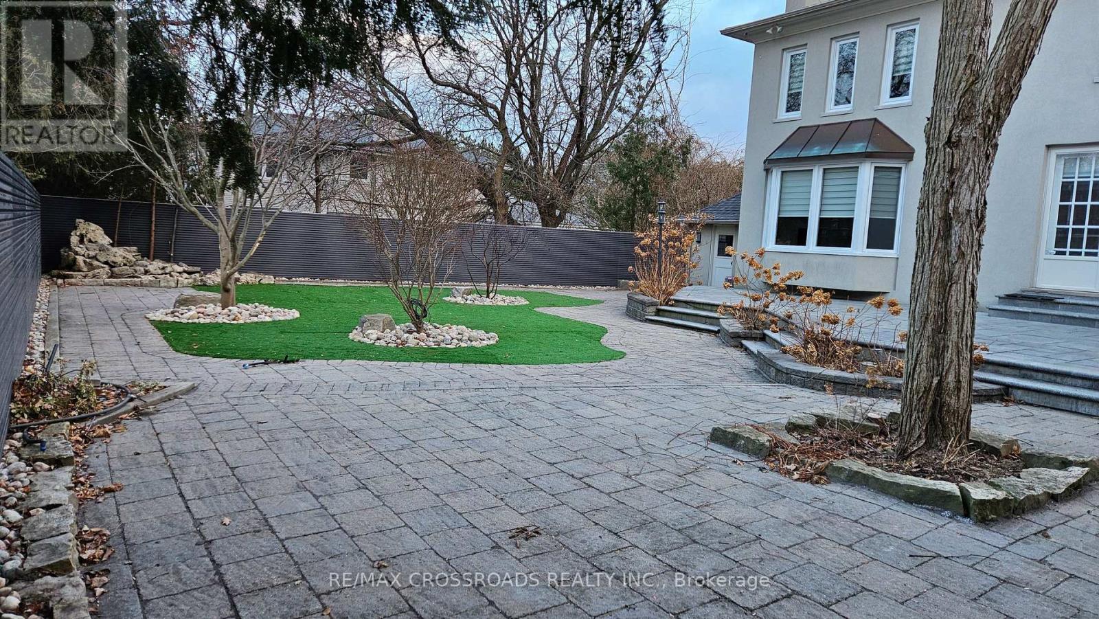 200 The Bridle Path Property Photo 18