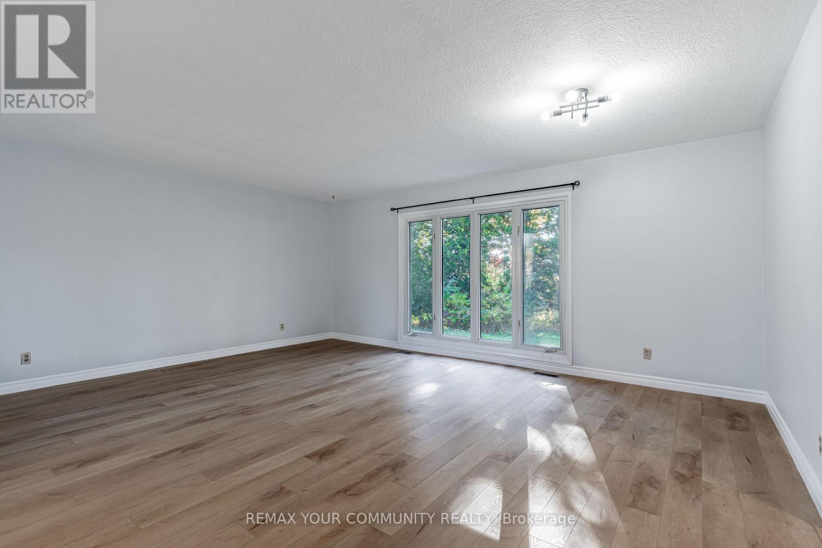 Main - 98 Wigmore Drive Property Photo 9