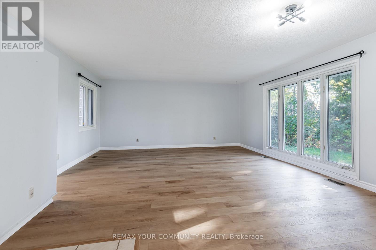 Main - 98 Wigmore Drive Property Photo 10