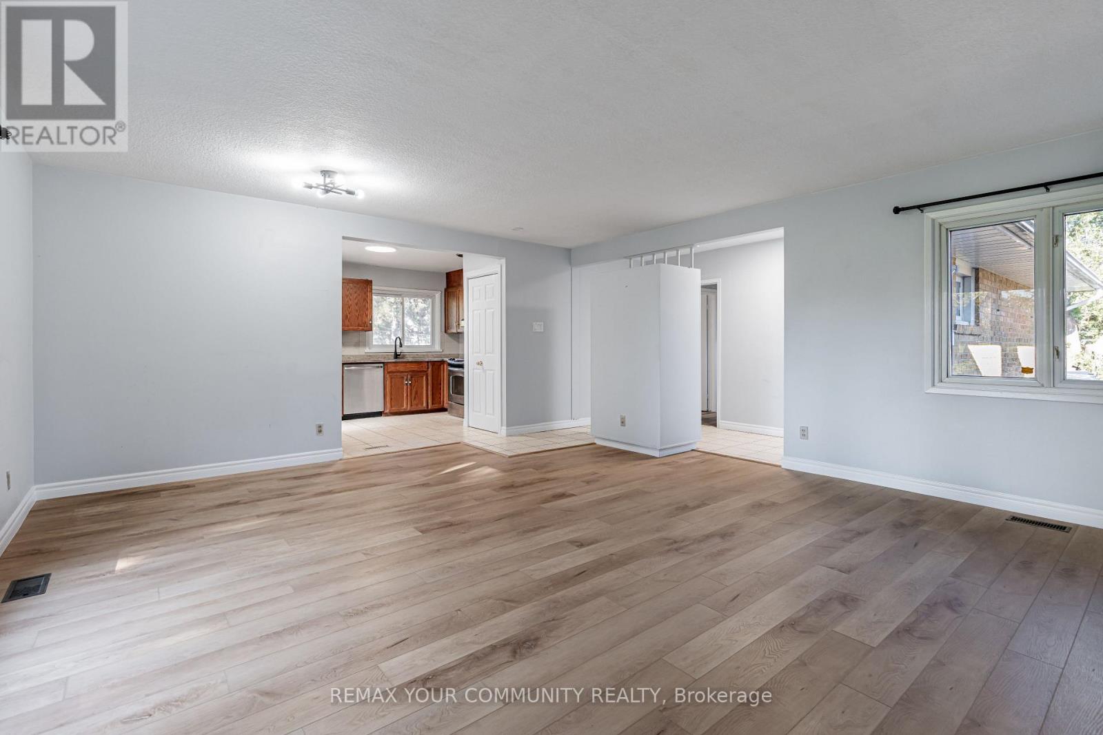 Main - 98 Wigmore Drive Property Photo 13