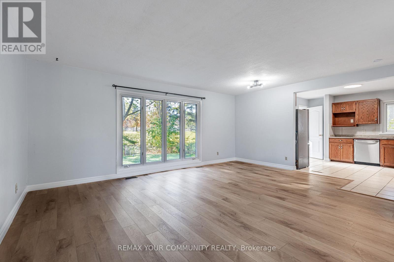 Main - 98 Wigmore Drive Property Photo 14