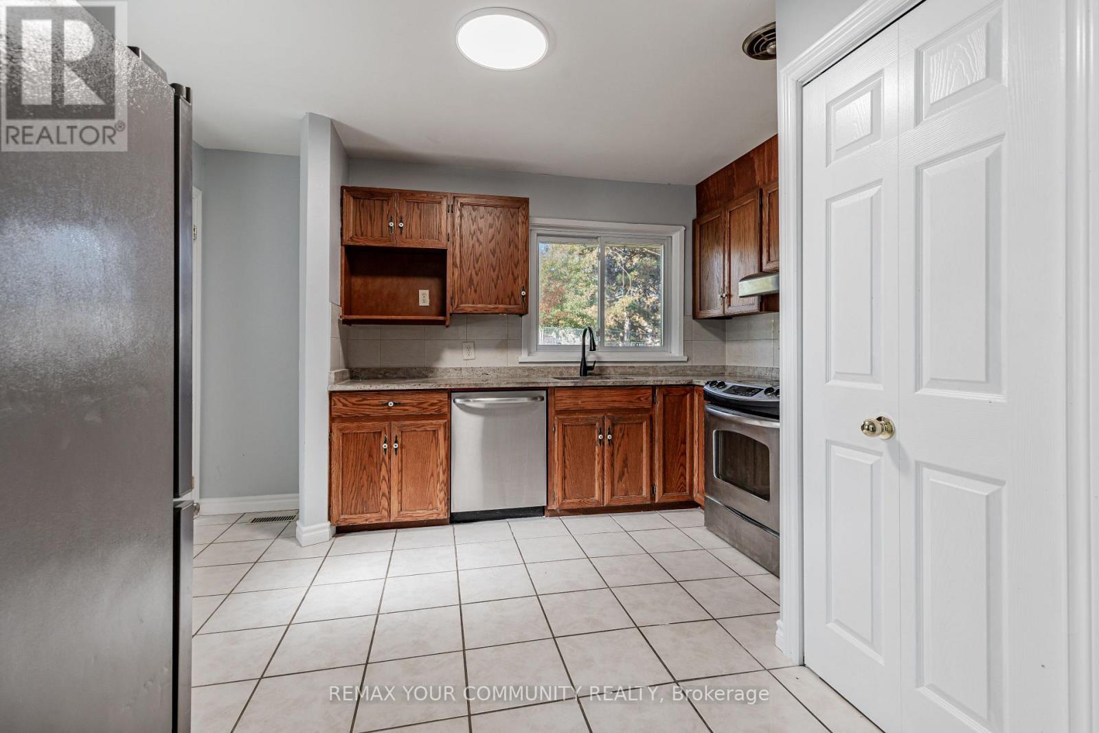 Main - 98 Wigmore Drive Property Photo 16