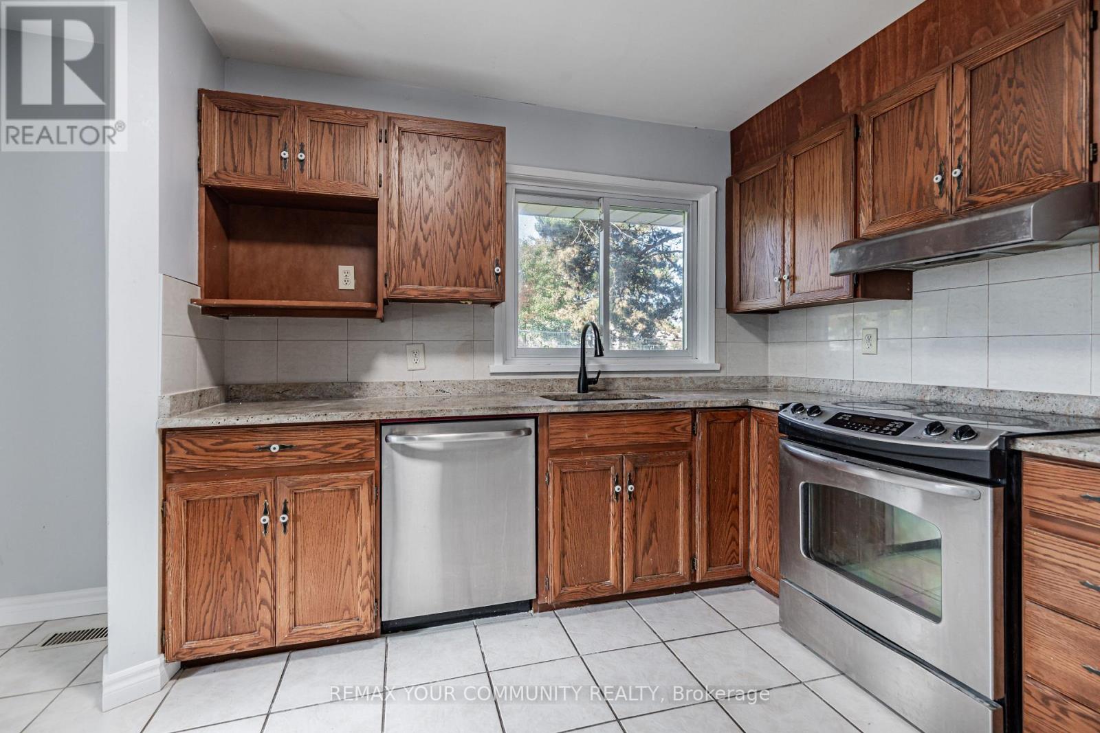 Main - 98 Wigmore Drive Property Photo 17