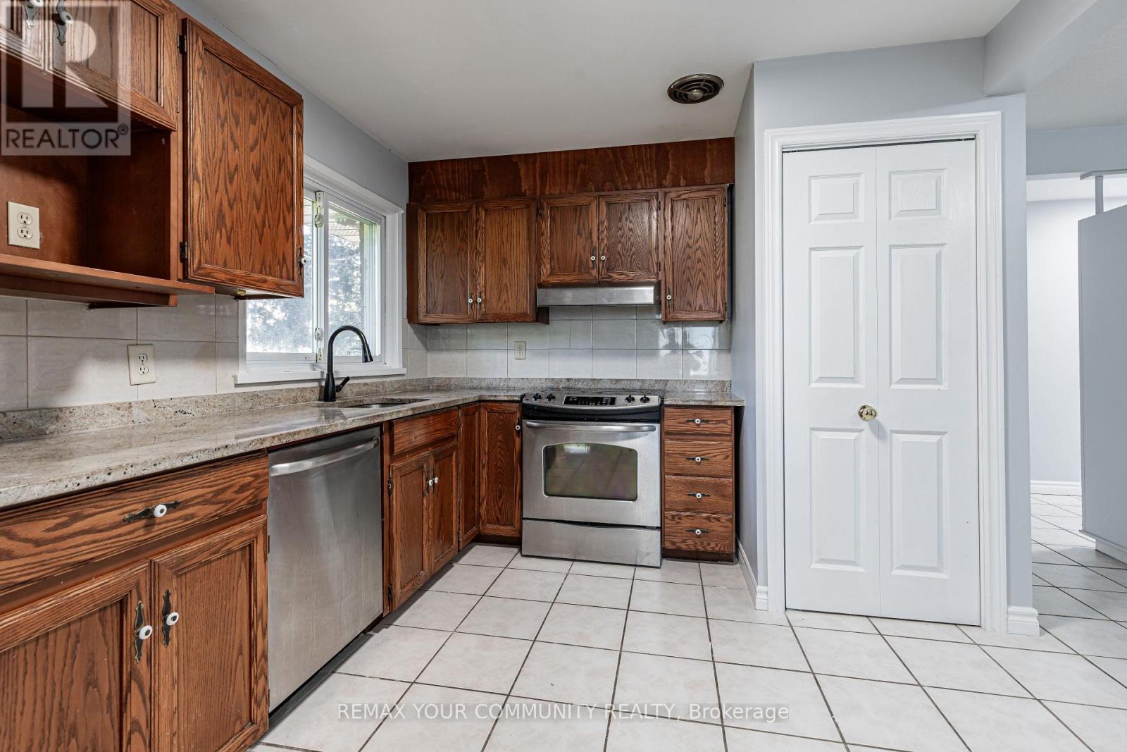 Main - 98 Wigmore Drive Property Photo 18
