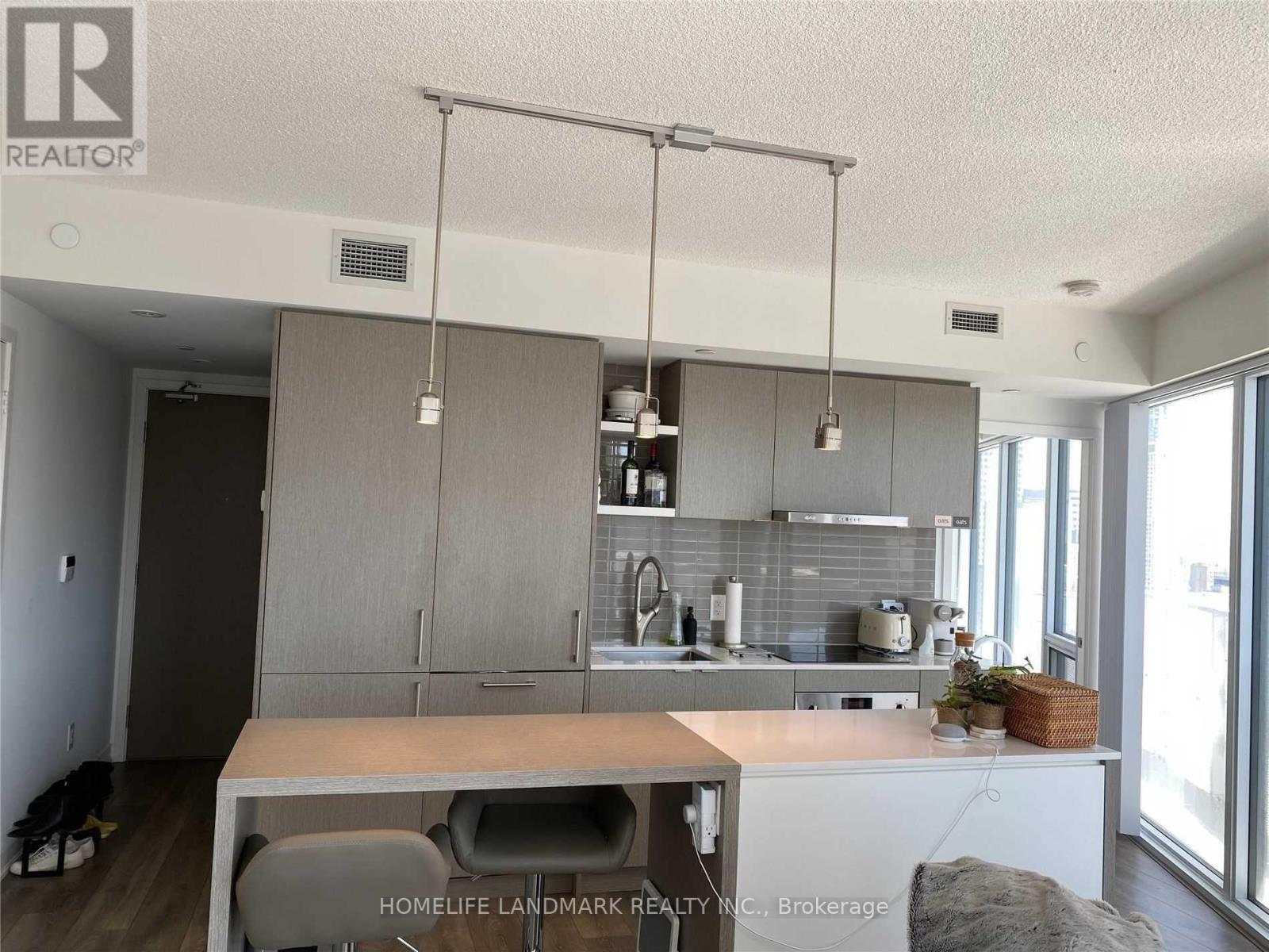 3107 - 100 Harbour Street Property Photo 4