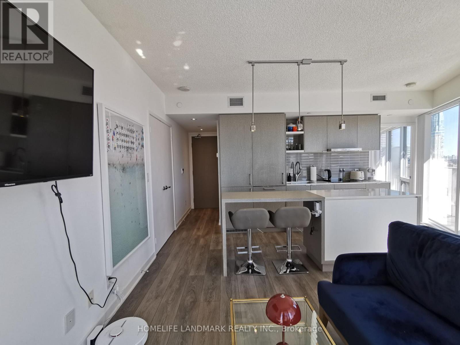 3107 - 100 Harbour Street Property Photo 5