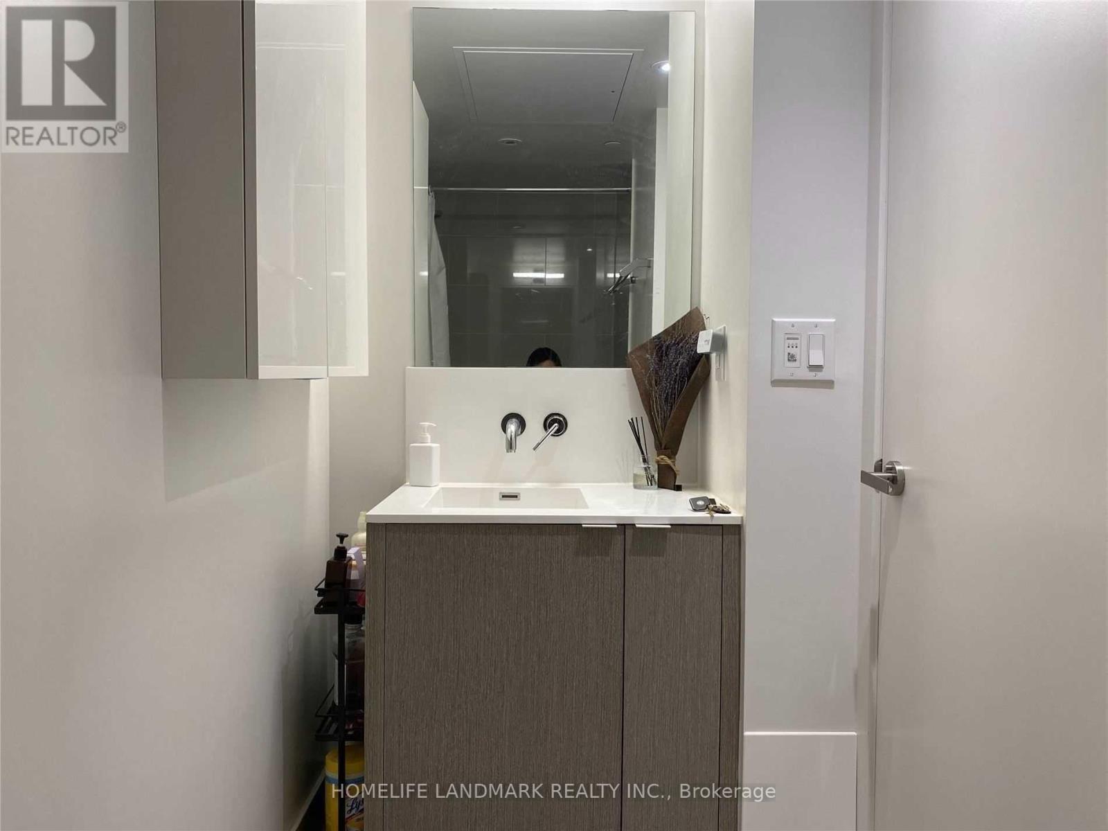 3107 - 100 Harbour Street Property Photo 11