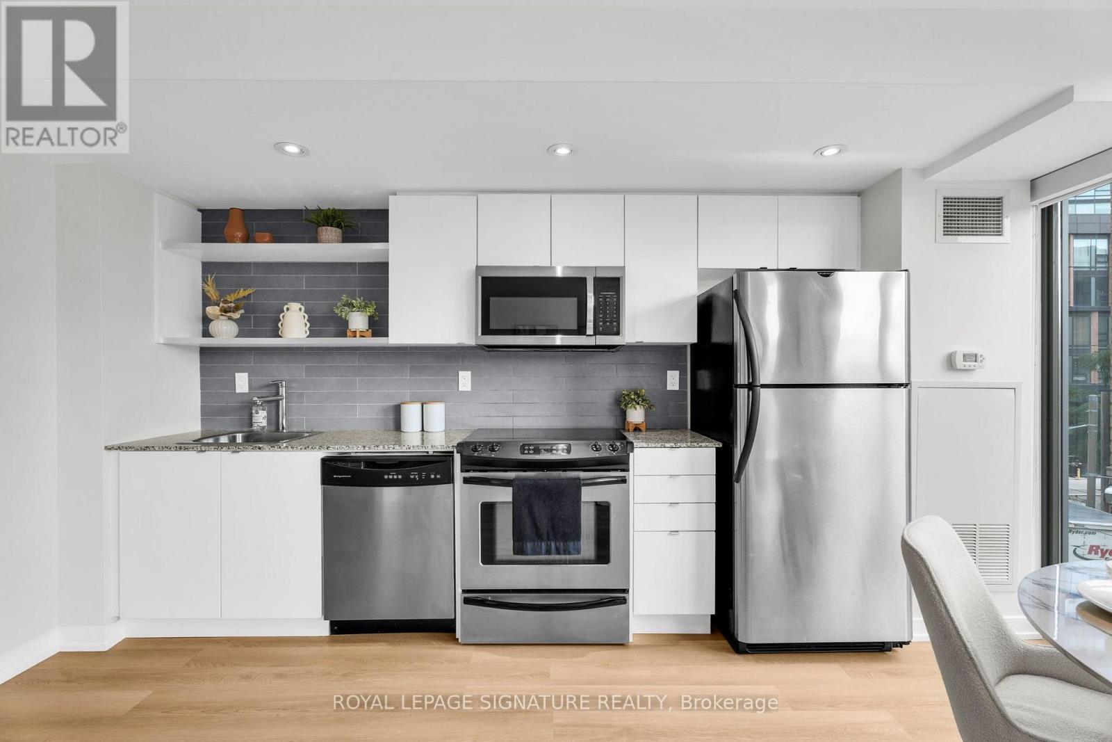 316 - 33 Lombard Street Property Photo 6