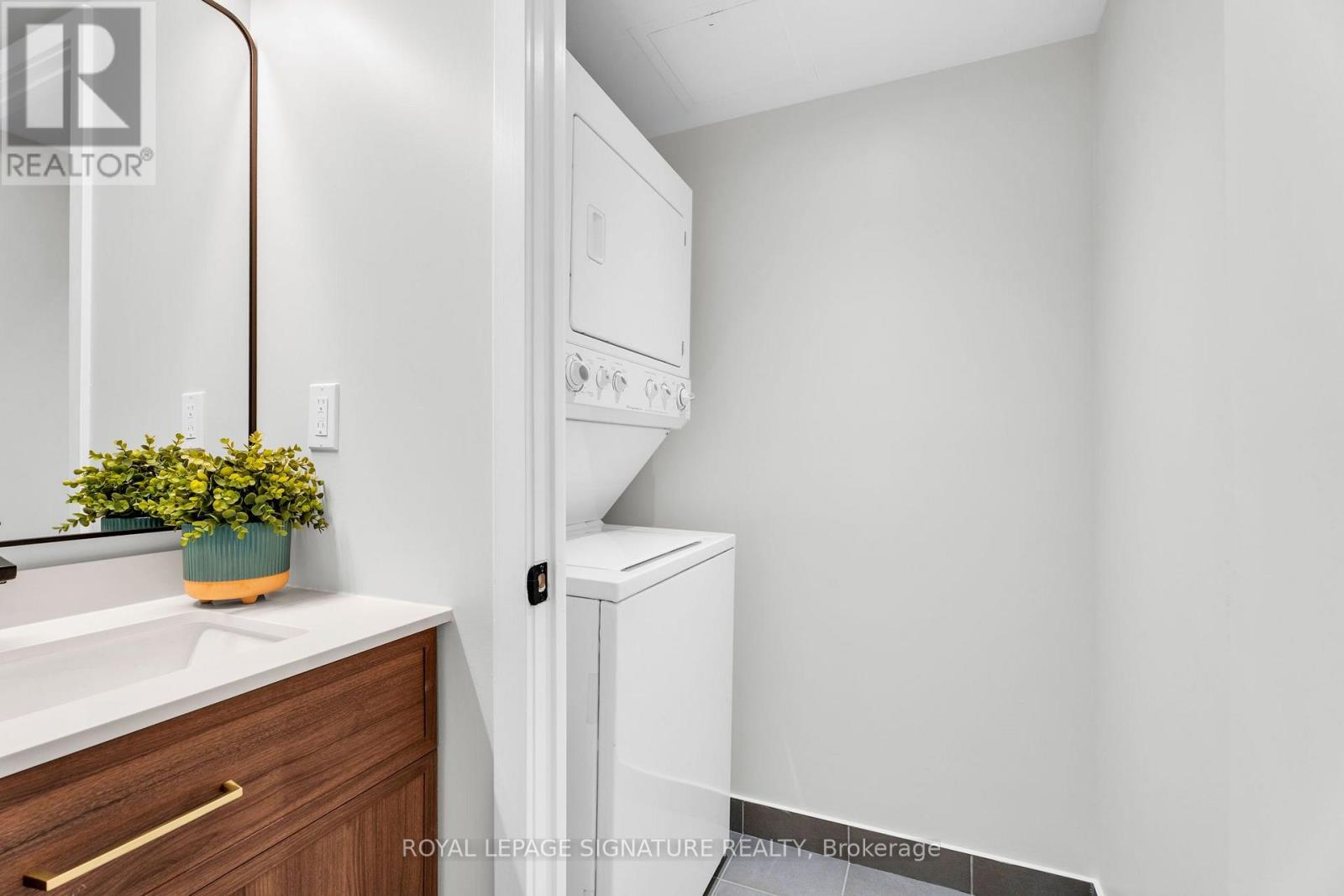 316 - 33 Lombard Street Property Photo 14