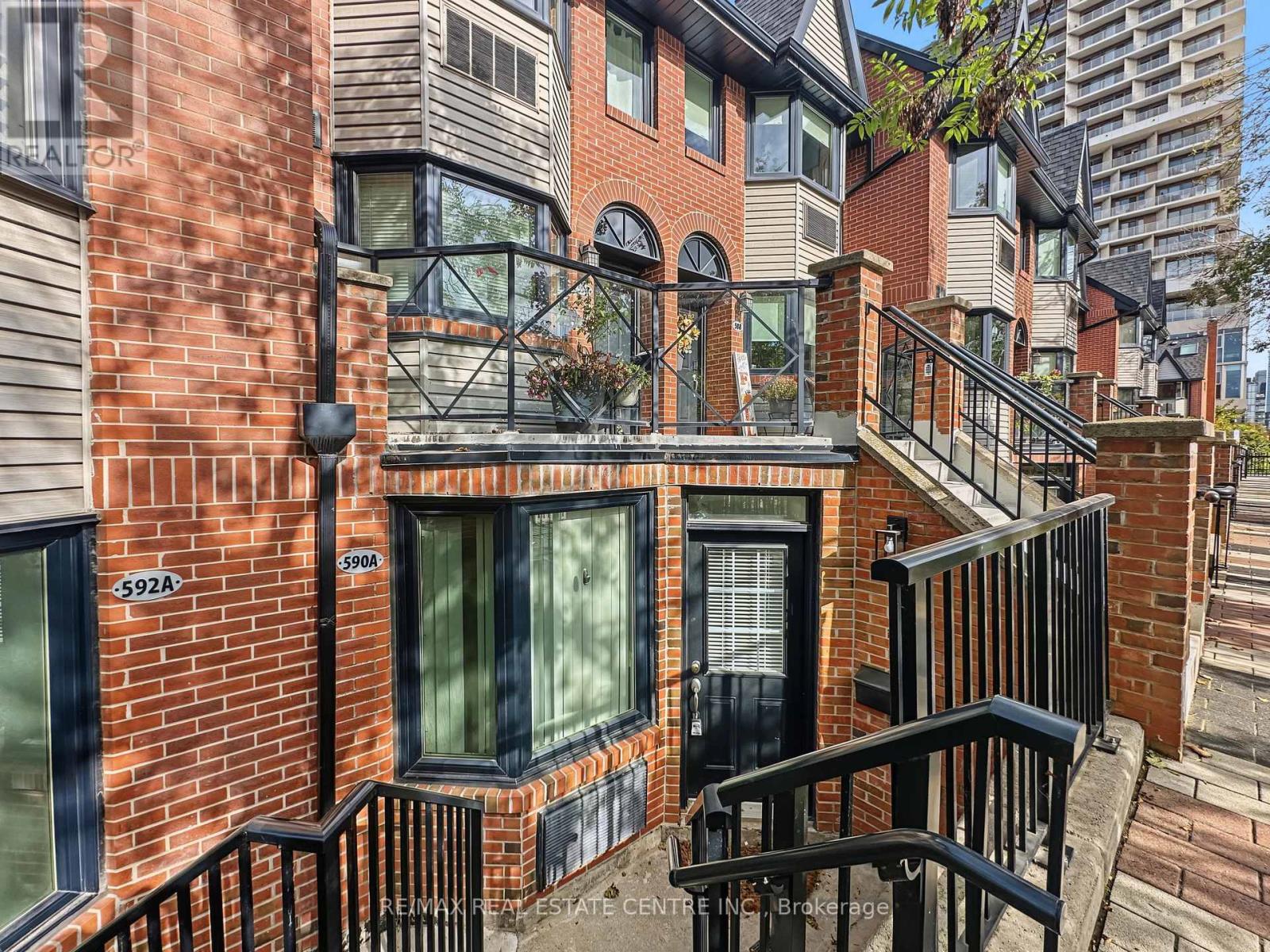 590a - 574 Wellington Street W Property Photo 2