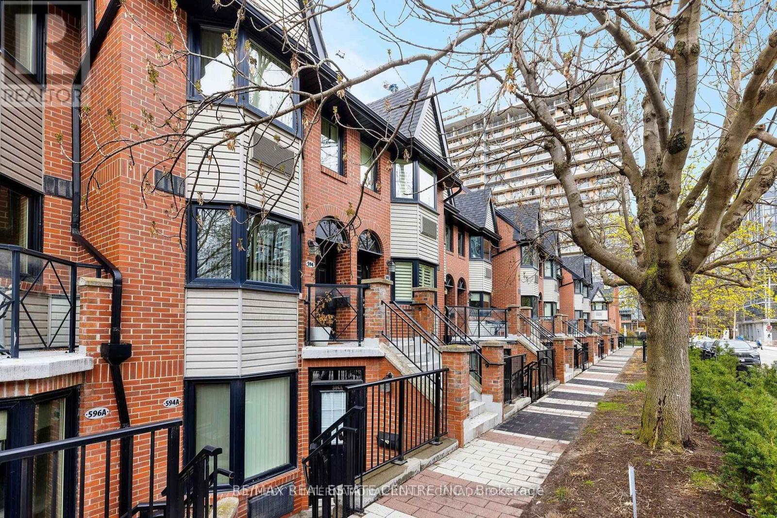 590a - 574 Wellington Street W Property Photo 3