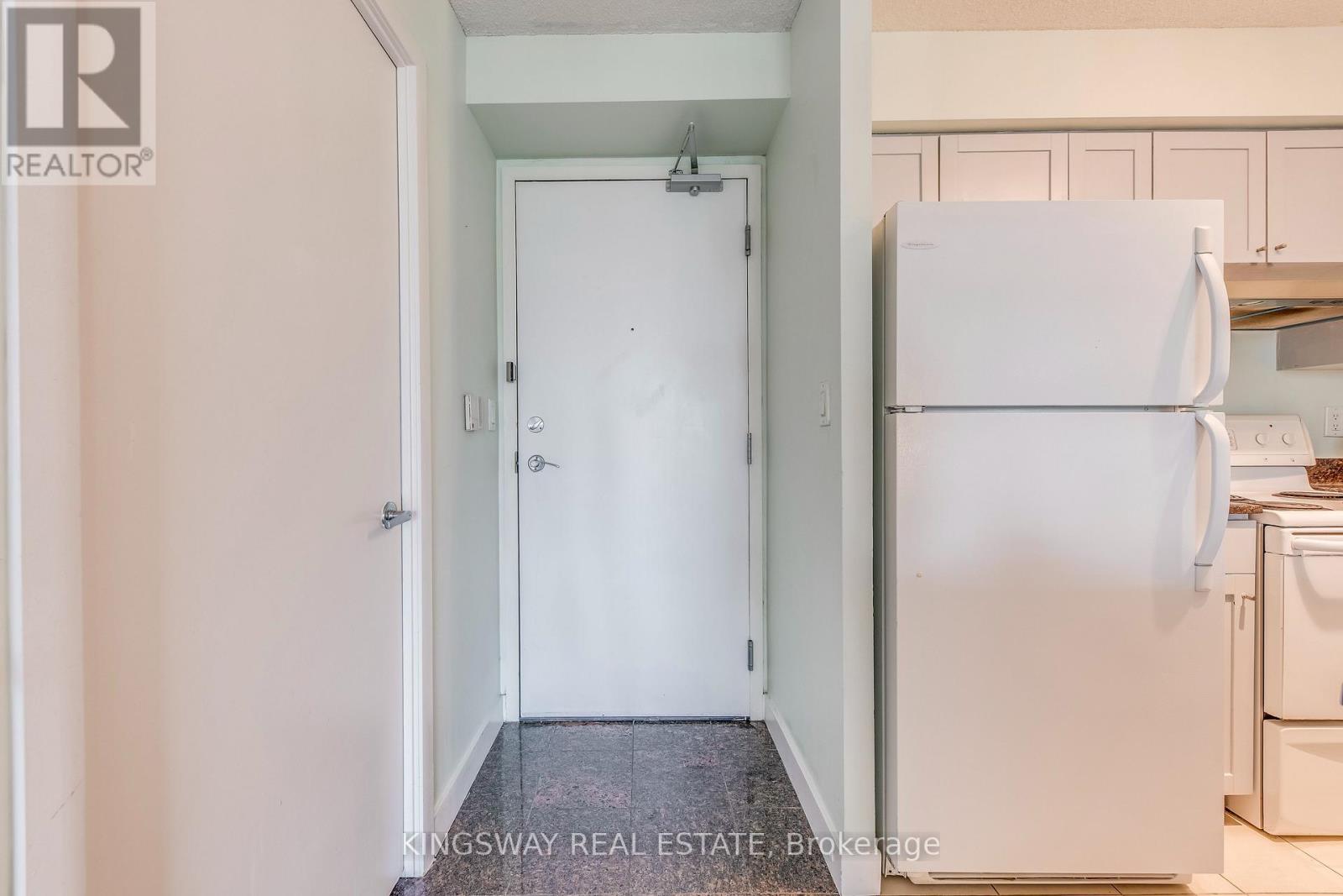 3511 - 81 Navy Wharf Court Property Photo 6