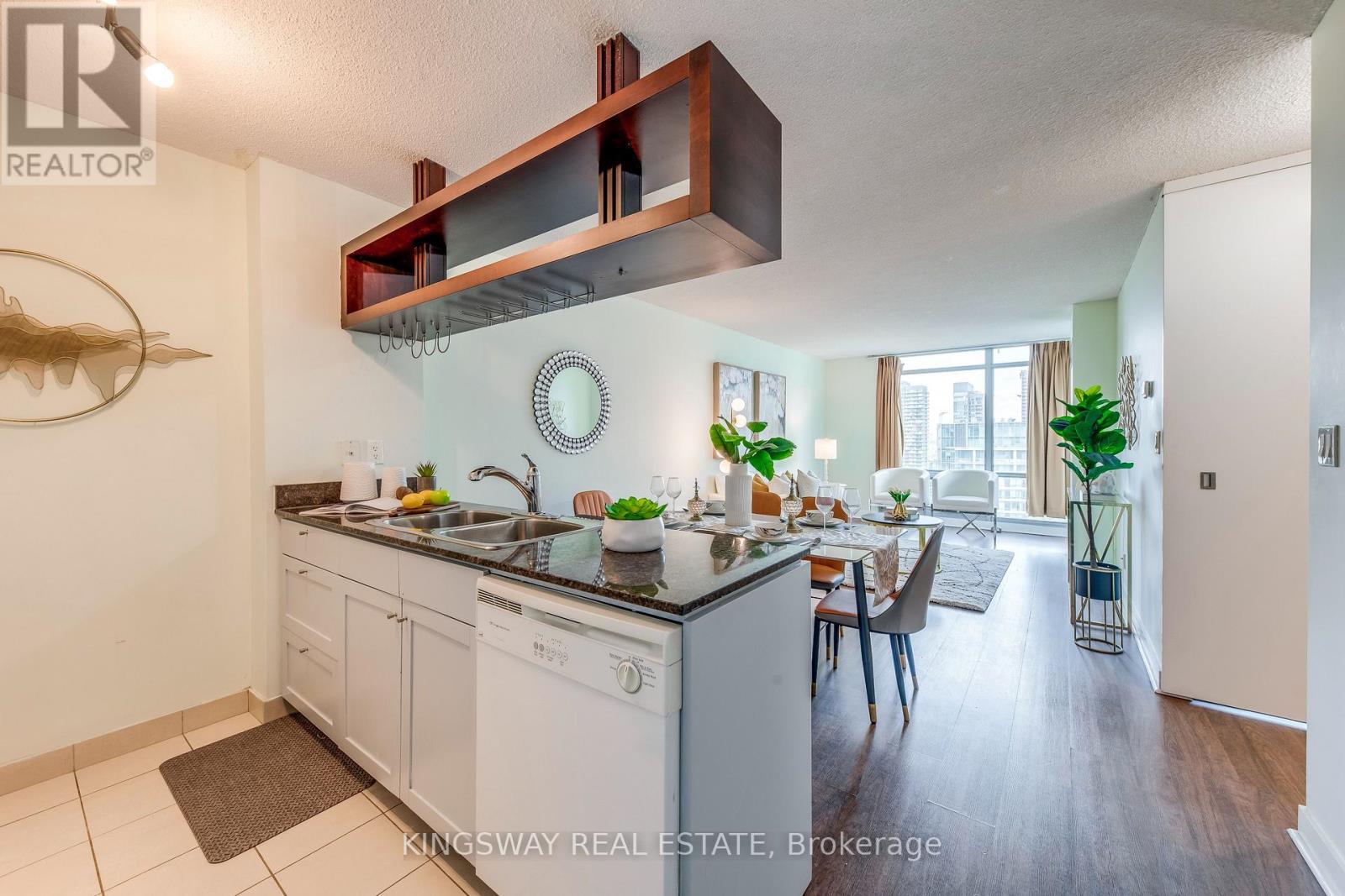 3511 - 81 Navy Wharf Court Property Photo 7