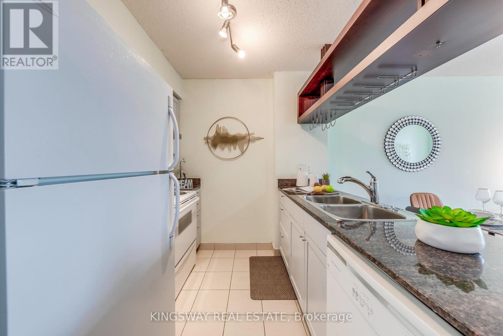 3511 - 81 Navy Wharf Court Property Photo 8