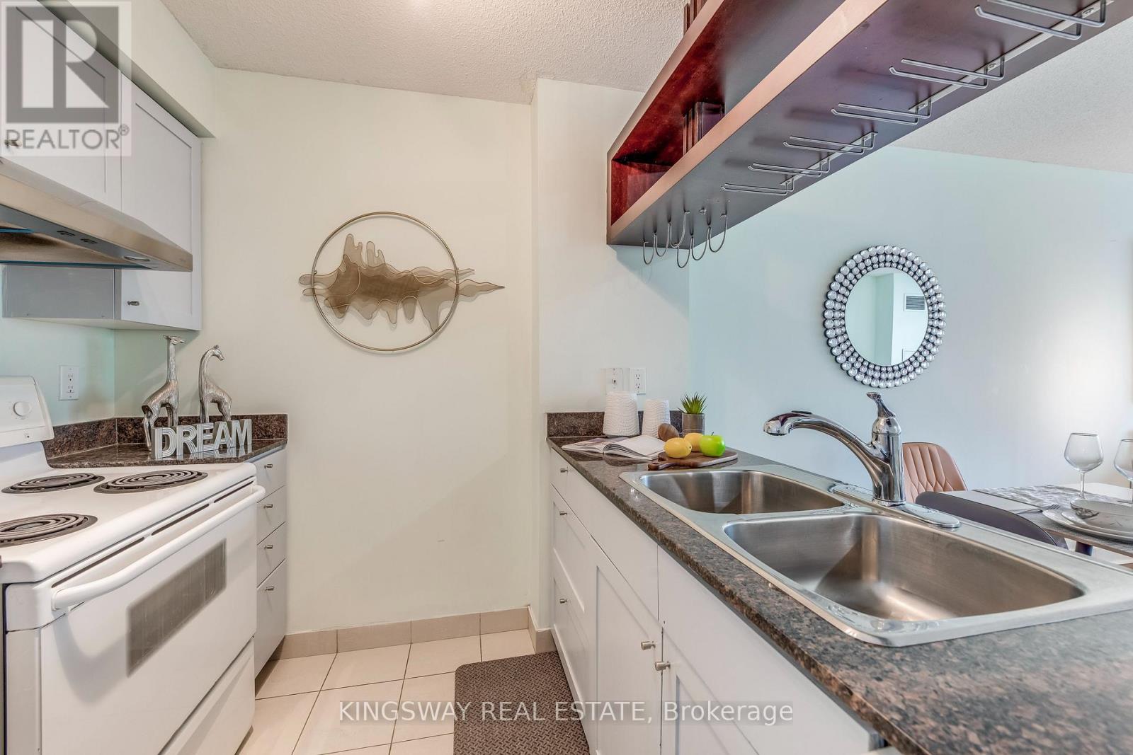 3511 - 81 Navy Wharf Court Property Photo 9
