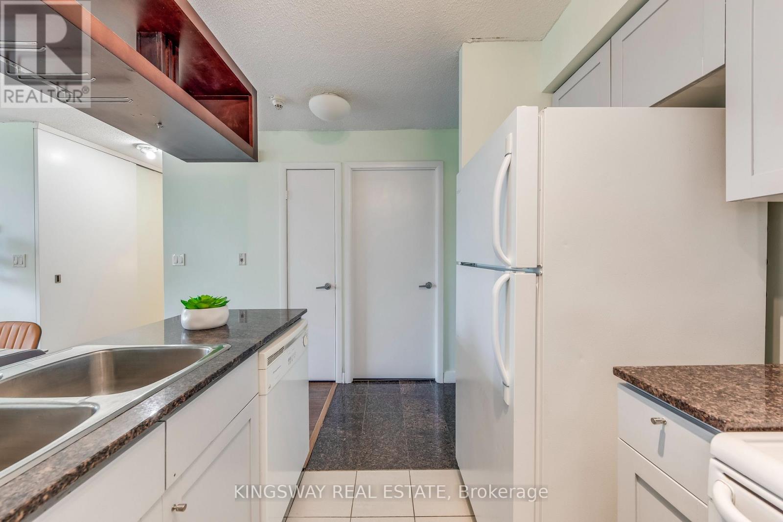 3511 - 81 Navy Wharf Court Property Photo 11