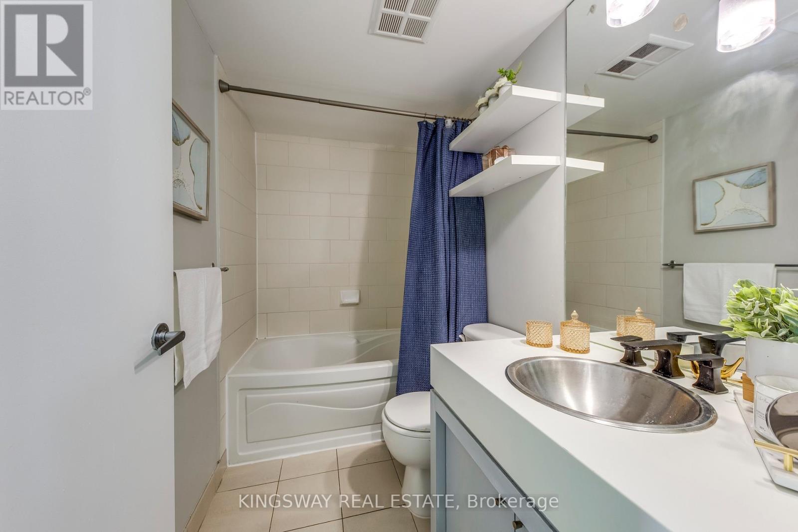 3511 - 81 Navy Wharf Court Property Photo 25