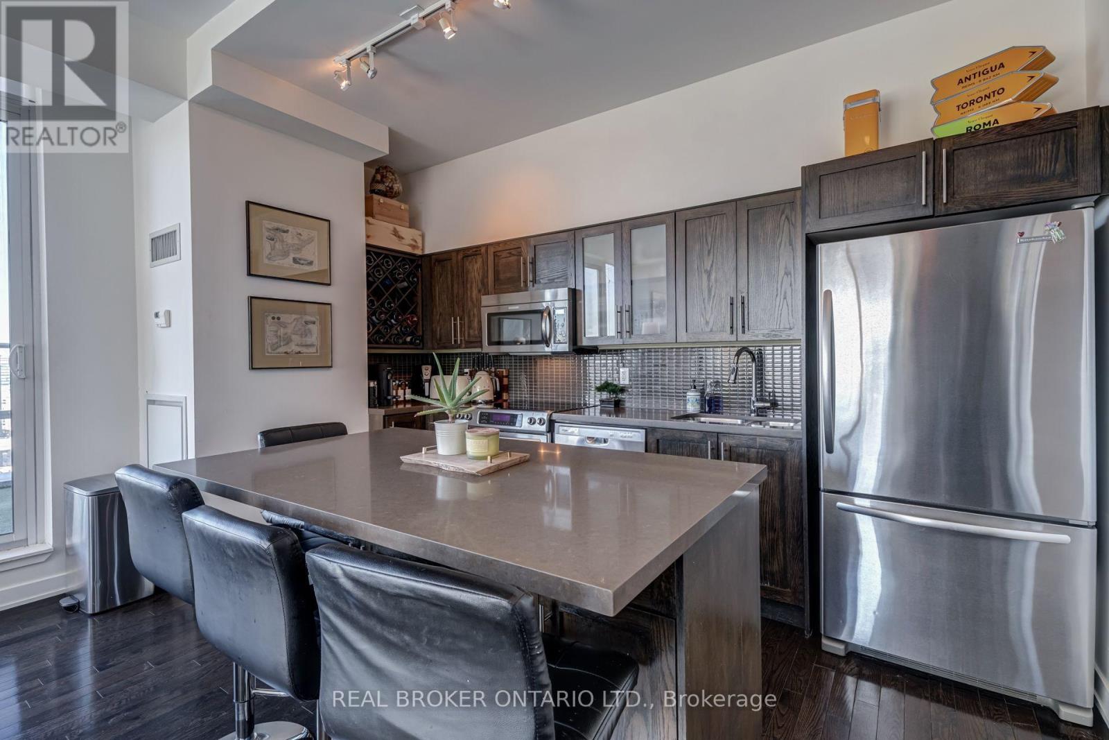 Ph02 - 126 Simcoe Street Property Photo 5
