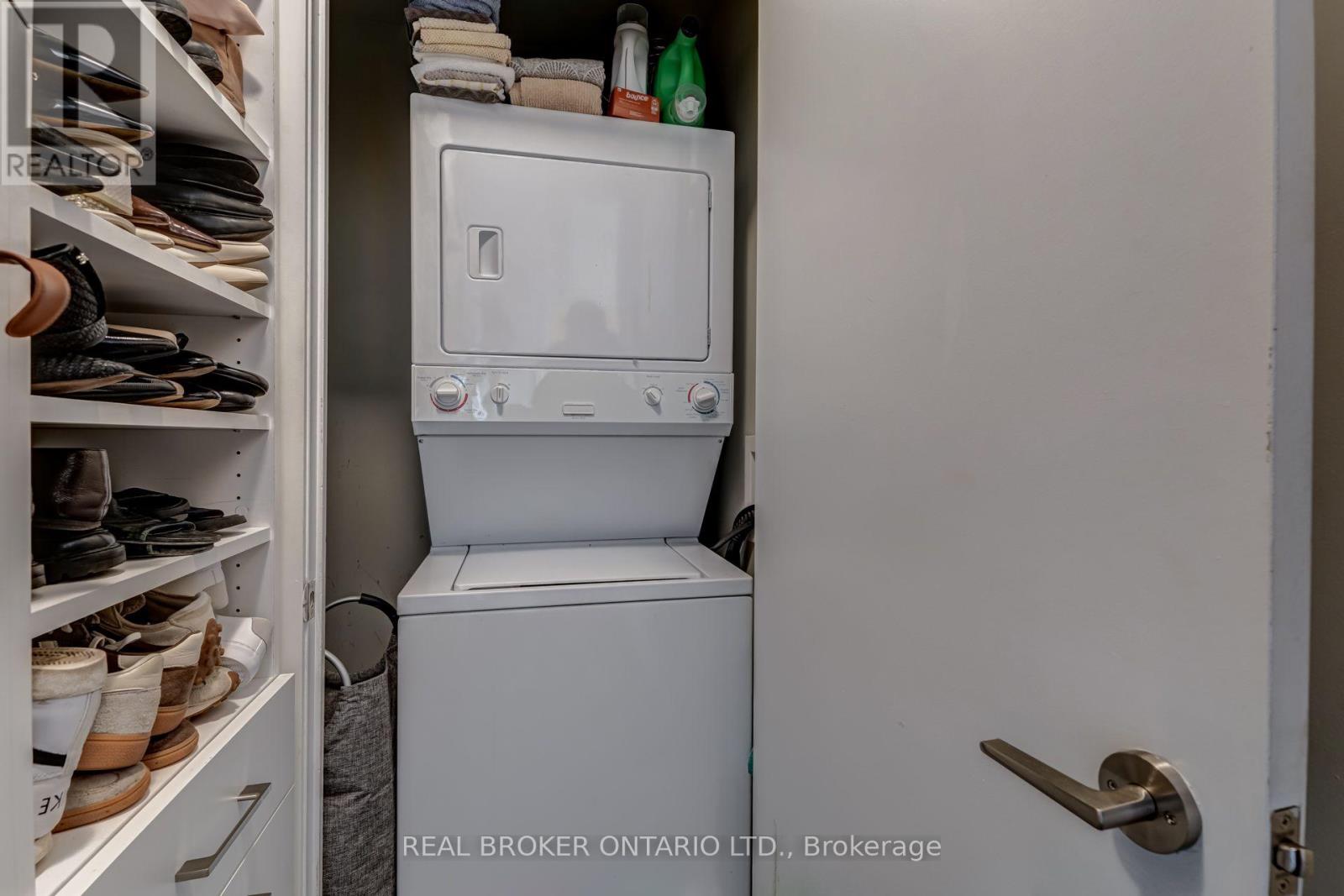 Ph02 - 126 Simcoe Street Property Photo 17