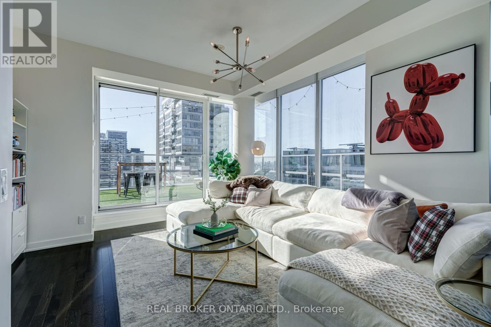 Ph02 - 126 Simcoe Street Property Photo 8