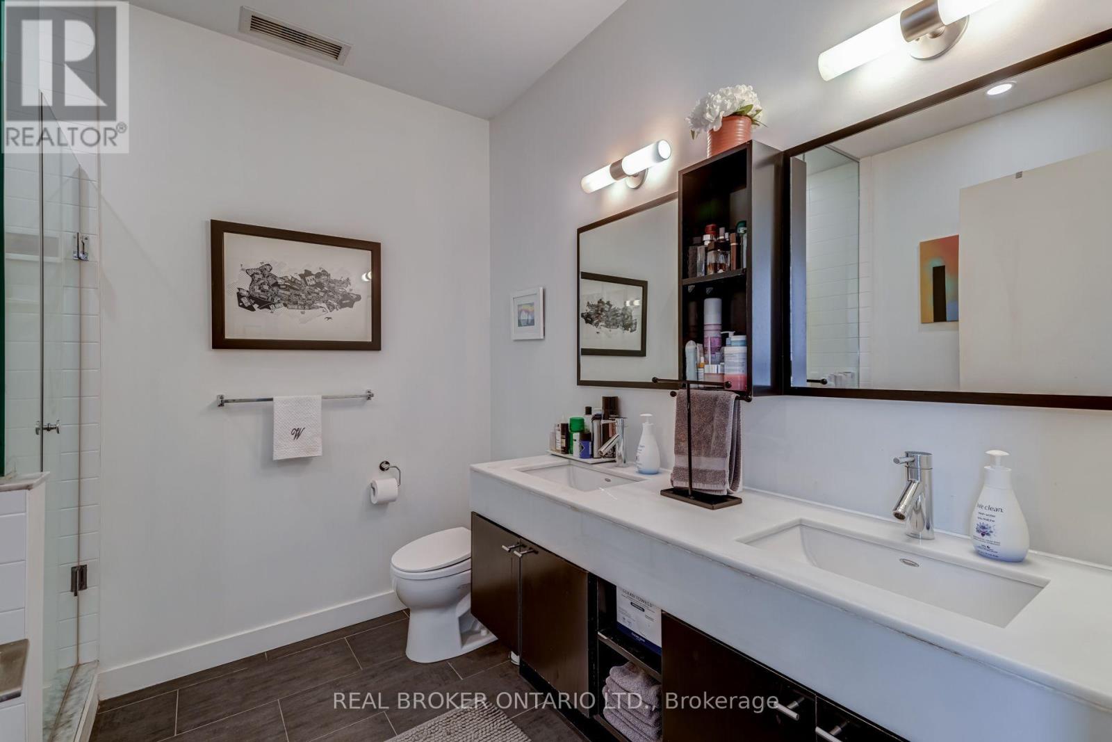 Ph02 - 126 Simcoe Street Property Photo 18