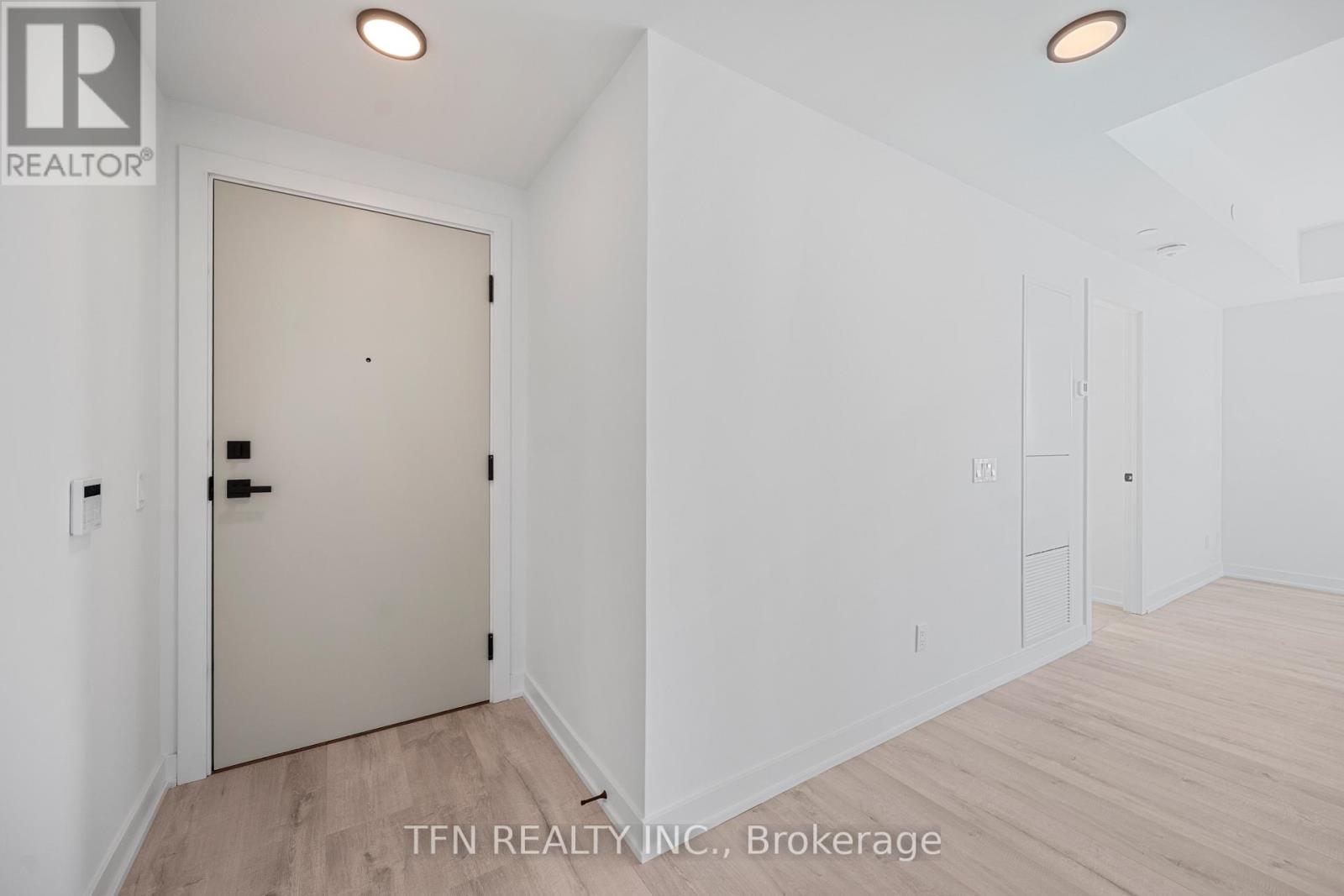 4305 - 327 King Street W Property Photo 1
